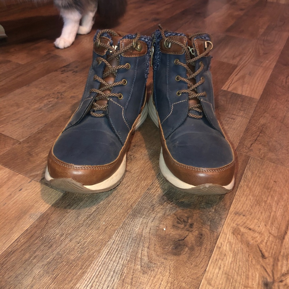 Sports ankle boots